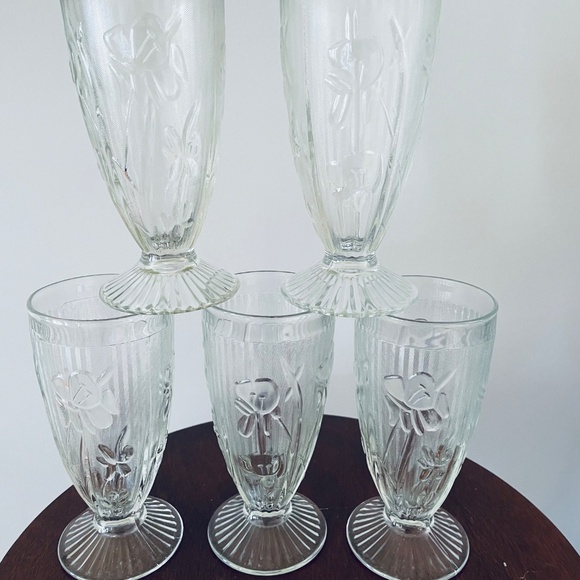 Vintage Jeannette Glass Iris and Herringbone footed tumblers, Set of FIVE - Picture 2 of 6